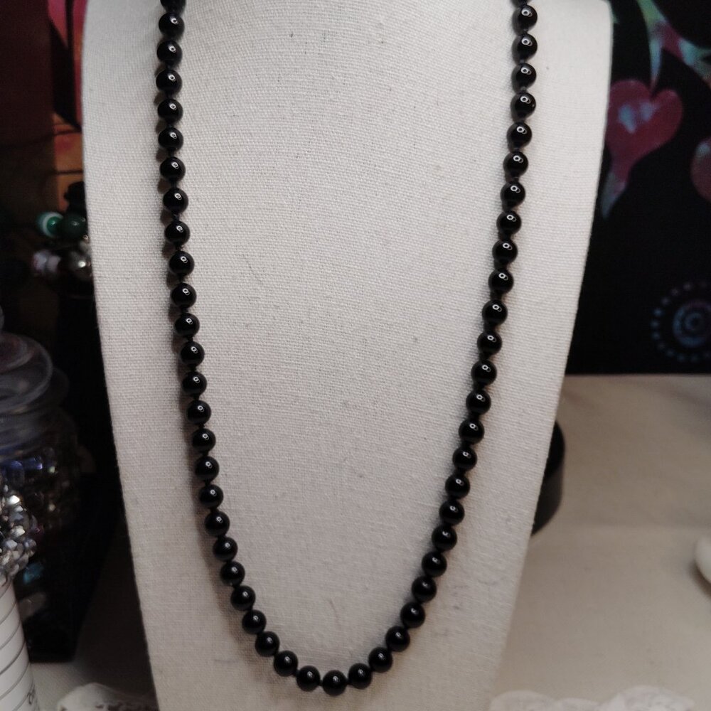 Classic Black Glass Knotted Necklace with Gold‑Tone G Silver Clasp